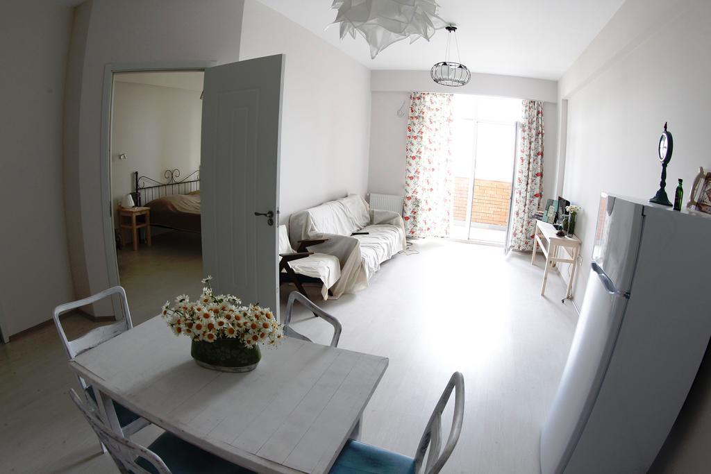 My House Is Your Hotel Tiflis Habitación foto